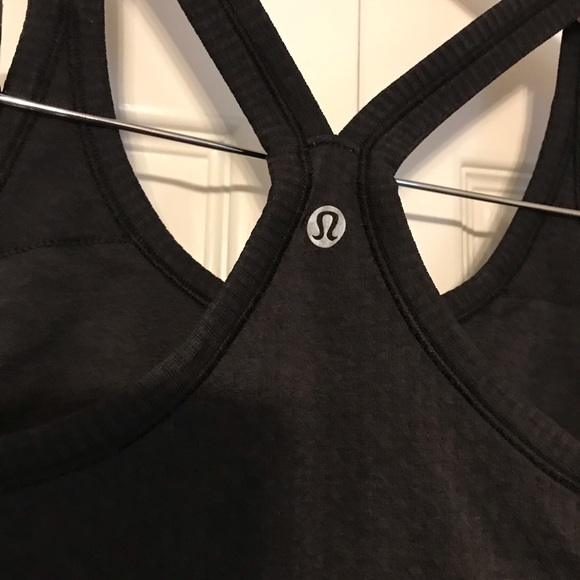 Lululemon Ebb to Street Tank sz 4 Black - Picture 3 of 8
